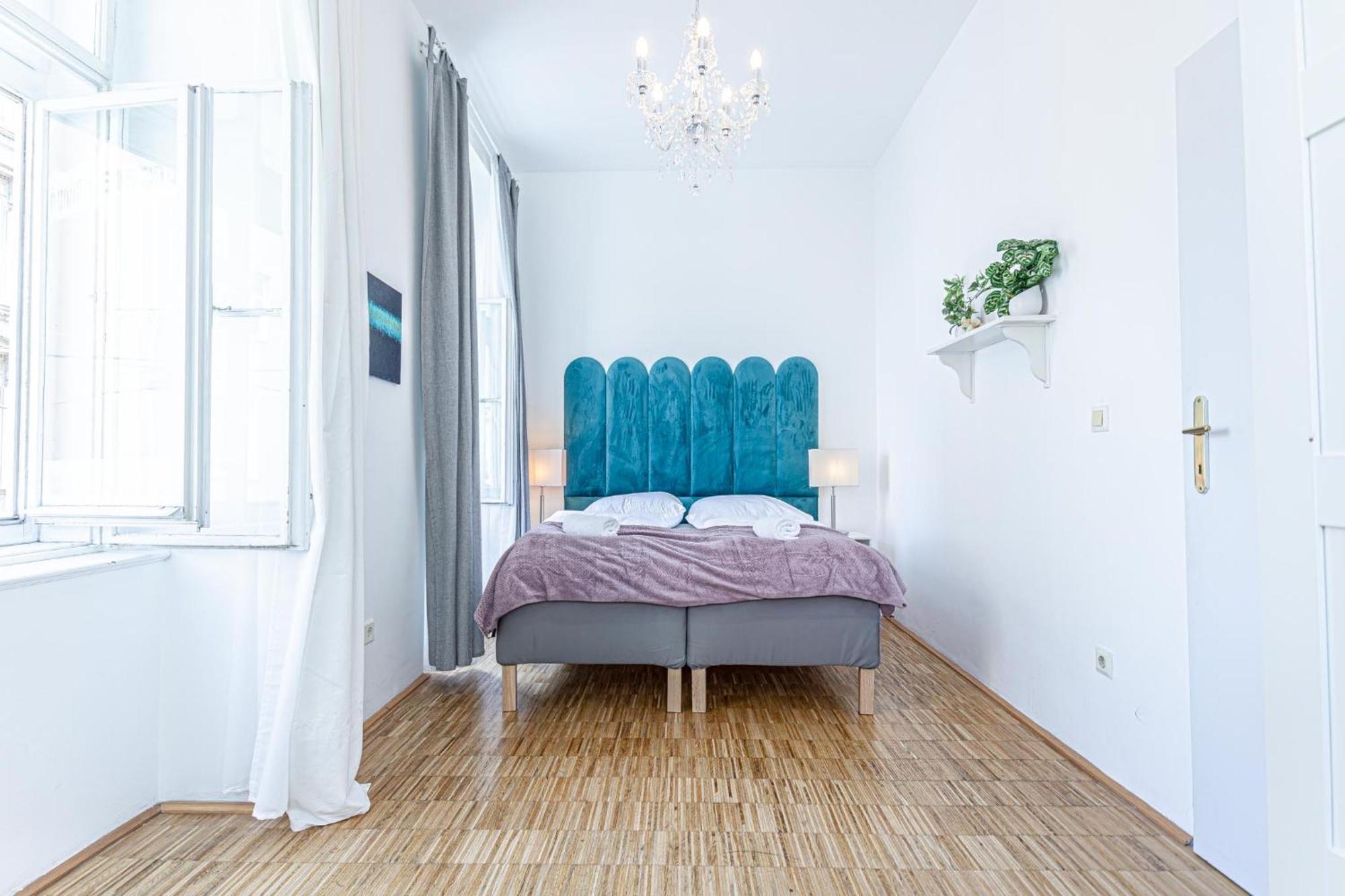 Amazing 2br In The Heart Of